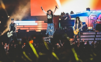 (RU) Guns N’Roses с триумфом выступили в Москве